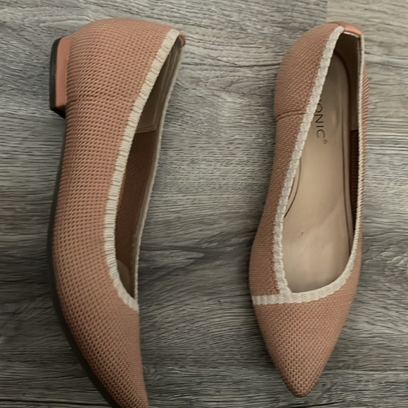 Vionic pointed toe flat - Picture 2 of 4